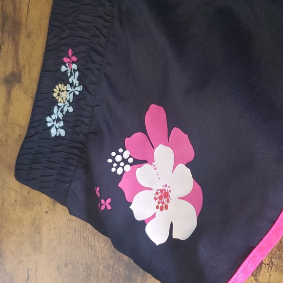 Hawaiian tropical floral hot pants board shorts - Picture 6 of 10